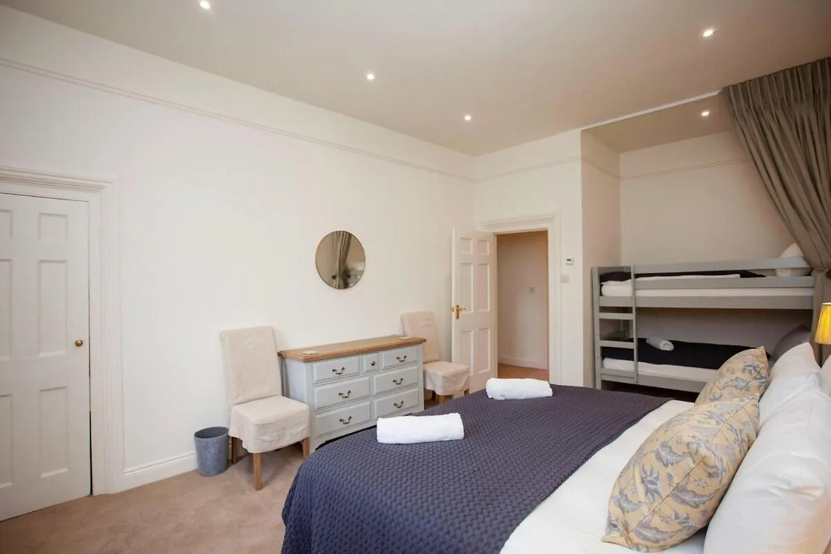 ※ Stunning, Bath Townhouse, City Centre 0*,