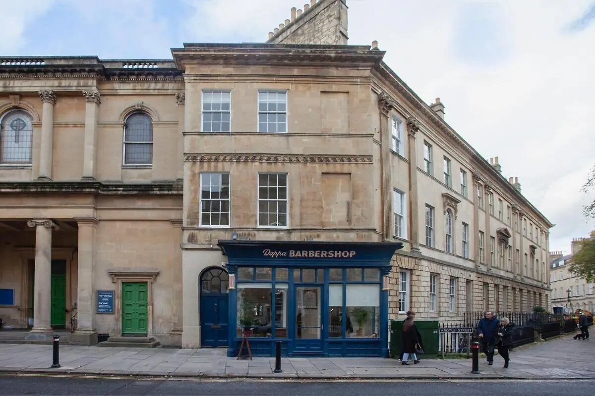 ※ Stunning, Bath Townhouse, City Centre 0*,